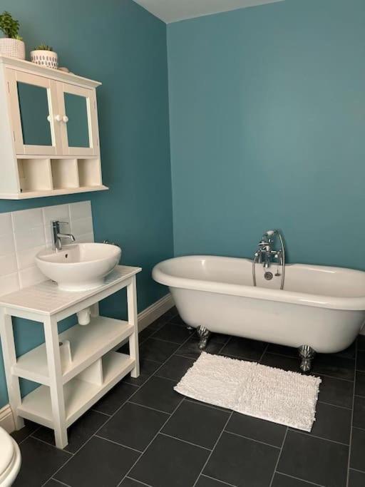 Large Coastal Cottage, Private Indoor Pool, Hut Tub, Sauna And Steam Pod Weymouth Exterior photo