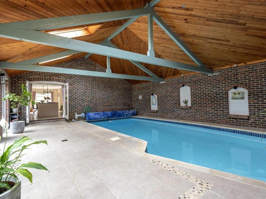 Large Coastal Cottage, Private Indoor Pool, Hut Tub, Sauna And Steam Pod Weymouth Exterior photo