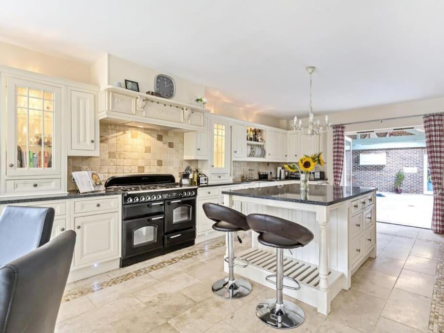Large Coastal Cottage, Private Indoor Pool, Hut Tub, Sauna And Steam Pod Weymouth Exterior photo