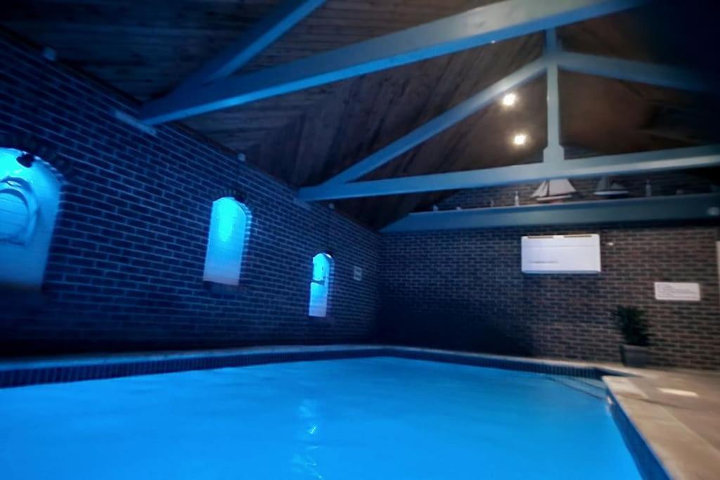 Large Coastal Cottage, Private Indoor Pool, Hut Tub, Sauna And Steam Pod Weymouth Exterior photo